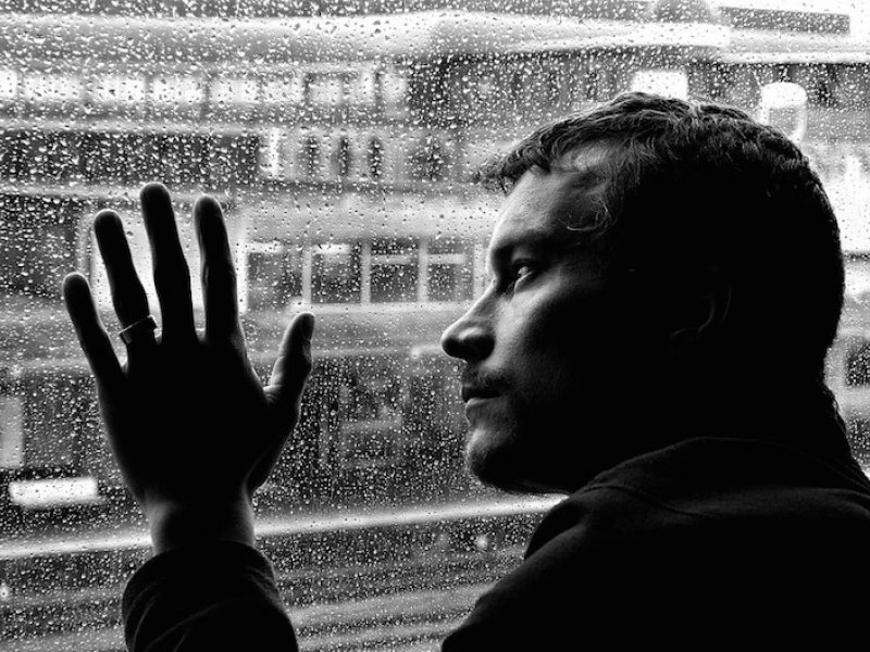 Τα συμπτώματα κατάθλιψης αυξάνονται σταδιακά πριν από το θάνατό μας