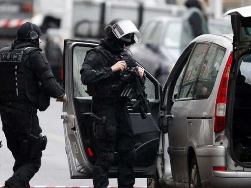 Συναγερμός σε προάστιο του Παρισιού - Επίθεση με μαχαίρι σε πολίτες