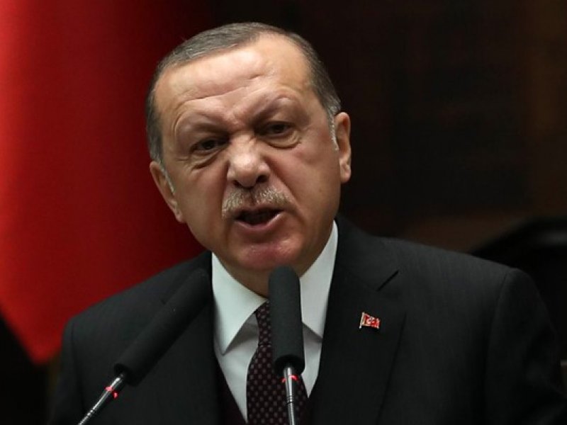 Ο Ερντογάν μηνύει ελληνική εφημερίδα για υβριστικό πρωτοσέλιδο