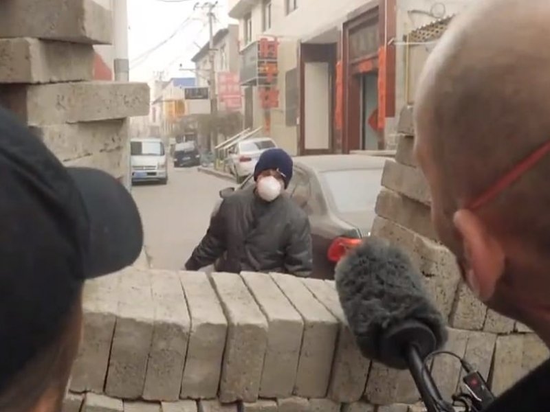 Χωριά στην Κίνα ταμπουρώνονται ενάντια στον Κορονοϊό χτίζοντας τοίχους (εικόνες)