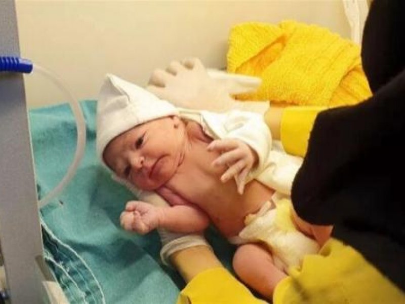 Τουρκία: Mωράκι γεννιέται την ώρα του σεισμού (video)