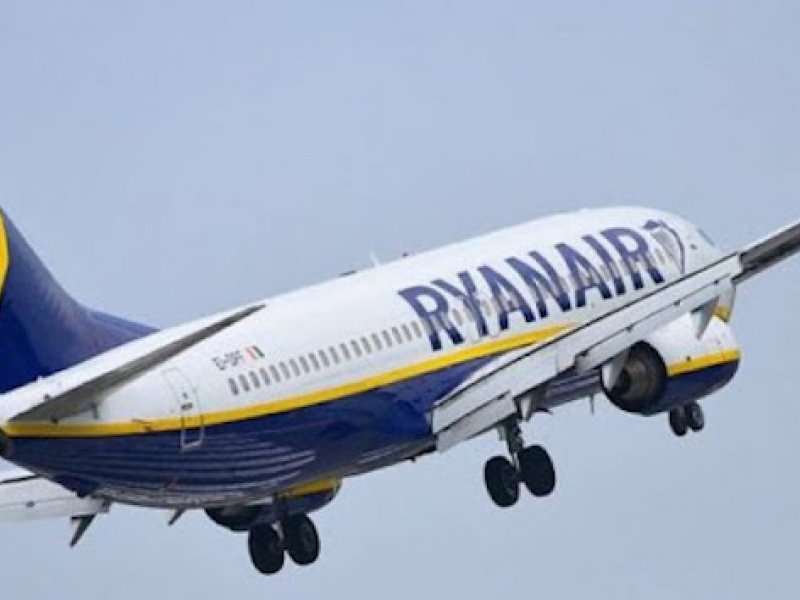 H Ryanair αναστέλλει σχεδόν όλες τις πτήσεις λόγω κορονοϊου