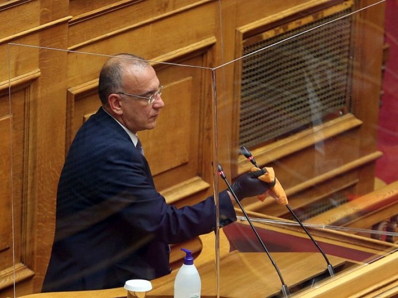 Κορονοϊός: Plexiglass στο βήμα της Βουλής! (Photo)