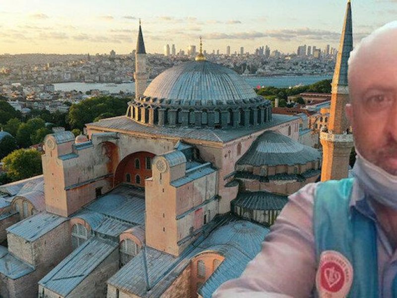 Σοκαρισμένοι οι Τούρκοι... Ο απόηχος του ξαφνικού θανάτου του πρώτου μουεζίνη της Αγίας Σοφιάς