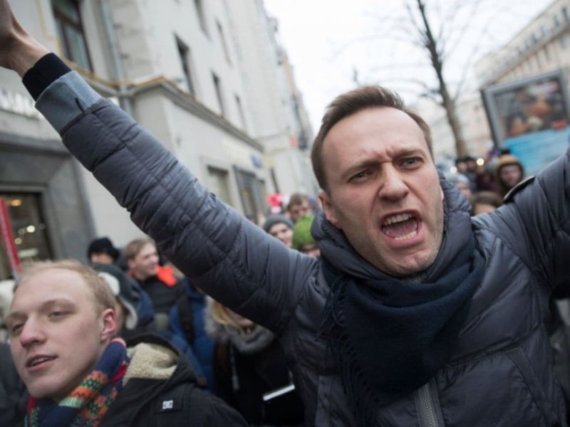 Ρωσία: Στην εντατική ο ηγέτης της αντιπολίτευσης Αλεξέι Ναβάλνι – Τον δηλητηρίασαν στο αεροπλάνο