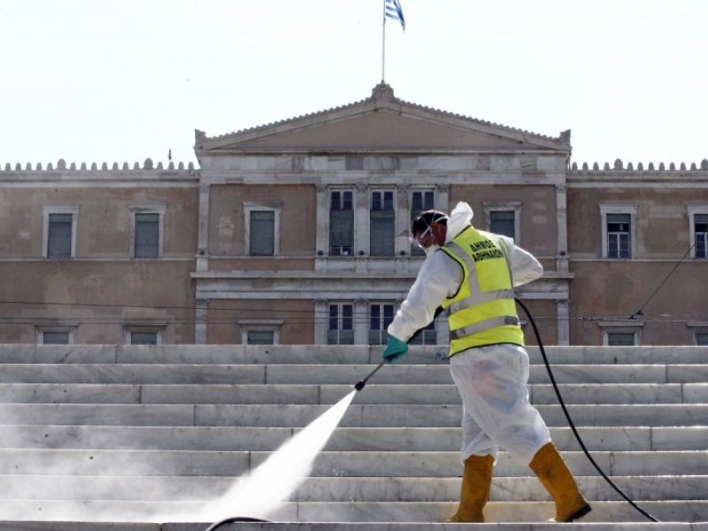 Καθαρισμοί και απολυμάνσεις στους δρόμους της Αθήνας