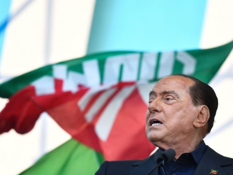 Σίλβιο Μπερλουσκόνι: Θετικός στον κορονοϊό ο πρώην πρωθυπουργός της Ιταλίας