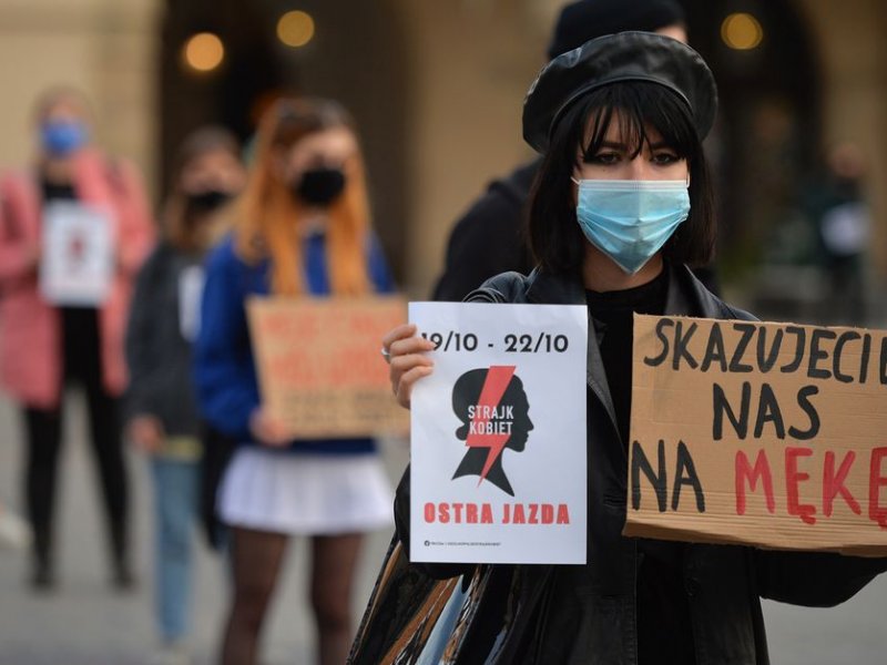 Πολωνία: Ξεσηκωμός για την απαγόρευση των αμβλώσεων