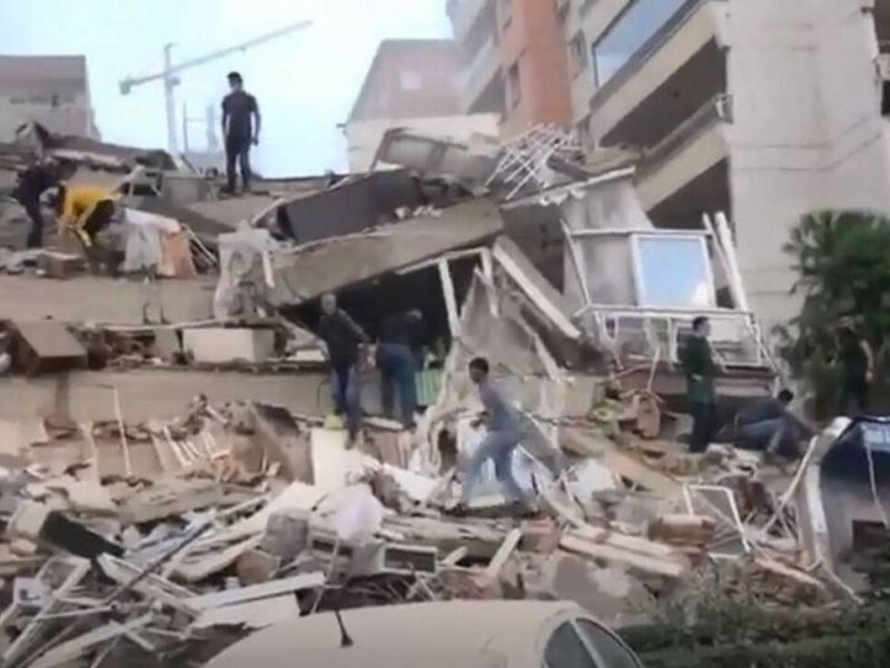 Κατέρρευσαν κτίρια στην Τουρκία μετά τον σεισμό στη Σάμο  (video)