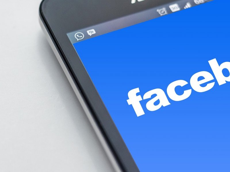 Το Facebook απενεργοποιεί λειτουργίες του Messenger και του Instagram