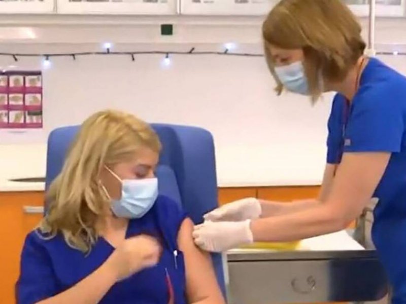 Έγινε ο πρώτος εμβολιασμός στην Ελλάδα κατά του κορονοϊού