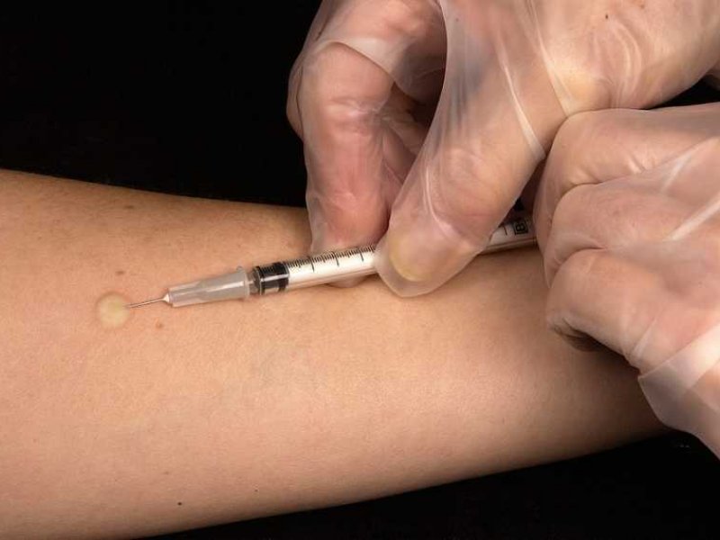 Όσο αυξάνονται οι εμβολιασμένοι, μειώνεται ο κίνδυνος μόλυνσης των μη εμβολιασμένων