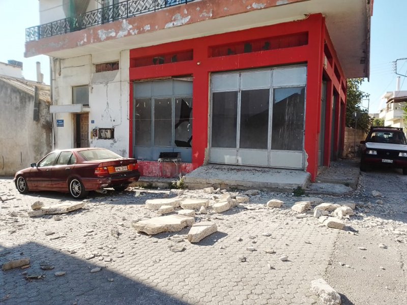Ισχυρός σεισμός στο Ηράκλειο - Δύο εγκλωβισμένοι
