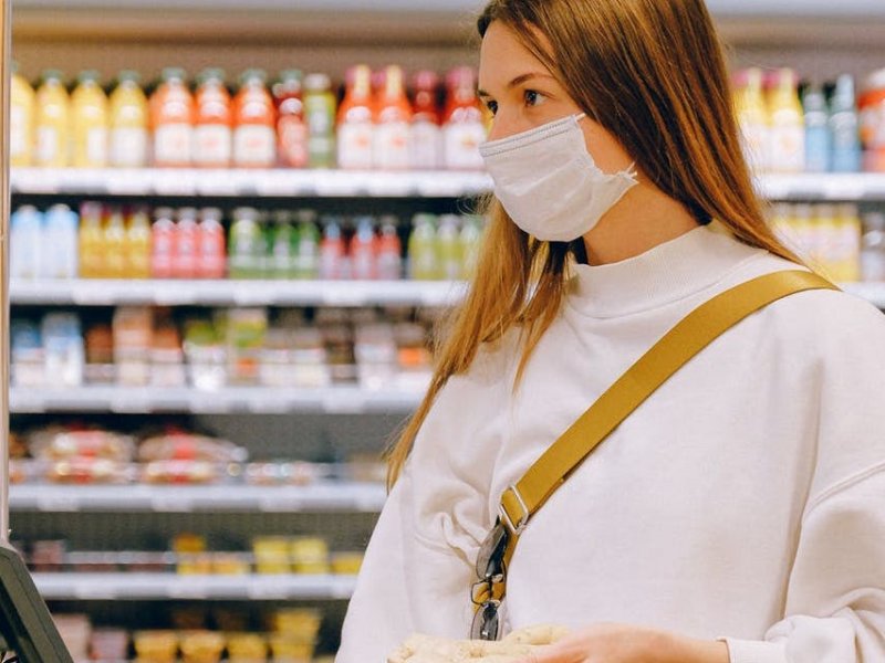 Νέα μέτρα μέσα στην εβδομάδα για ανεμβολίαστους – Rapid test στα σουπερμάρκετ και click away στα μαγαζιά