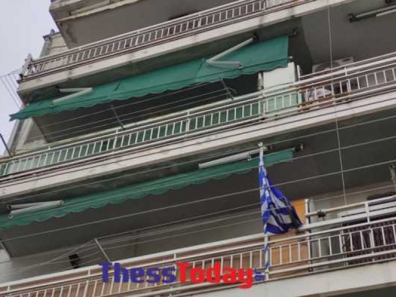 Θεσσαλονίκη: Προσγειώθηκε πάνω σε άνθρωπο το κοριτσάκι που έπεσε από μπαλκόνι