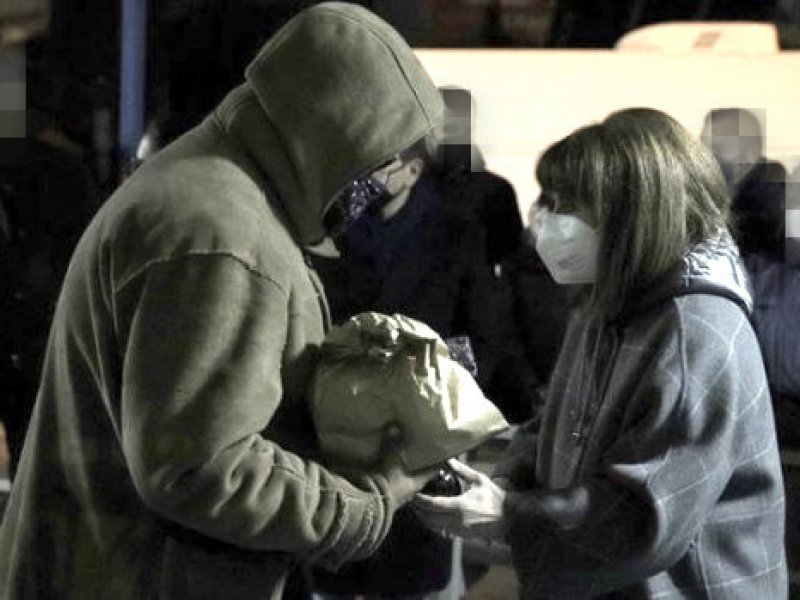 Κατερίνα Σακελλαροπούλου – Κοντά στους άστεγους για δεύτερη φορά μέσα σε λίγες ημέρες
