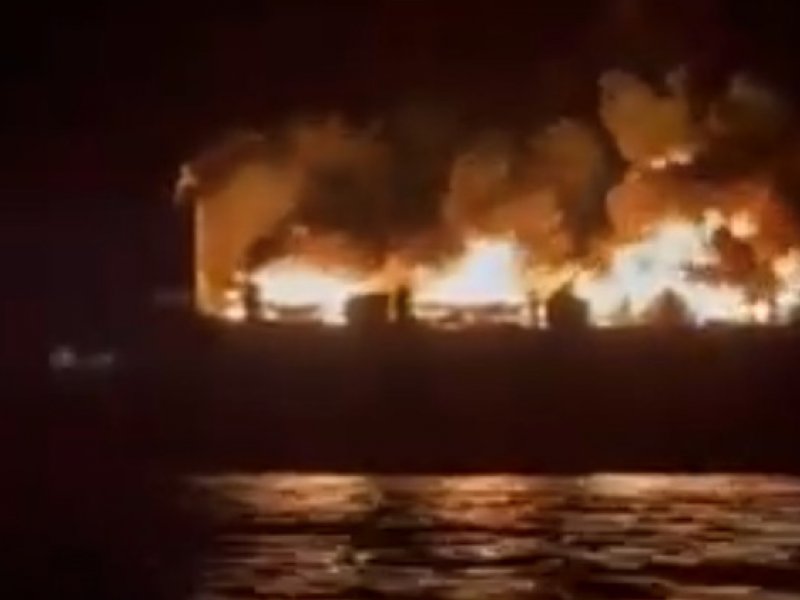 Φωτιά σε πλοίο ανοιχτά της Ηγουμενίτσας: Σώοι οι 239 επιβαίνοντες και το 51μελές πλήρωμα - ένας τραυματίας