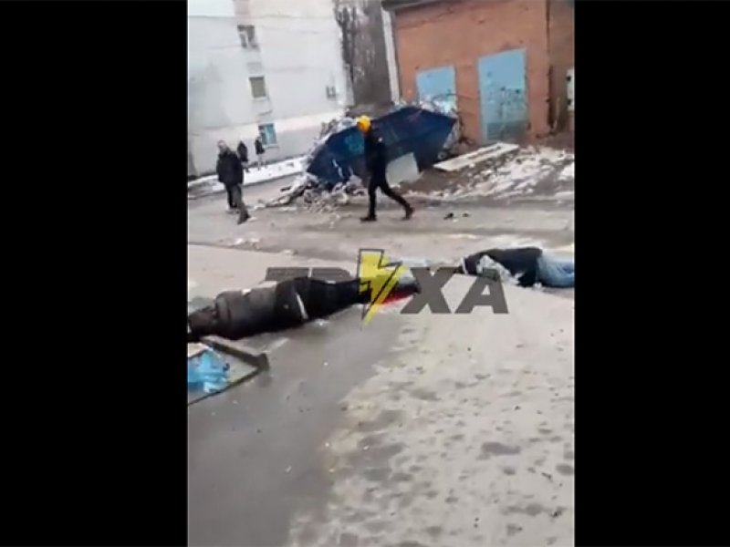 Εκτός ελέγχου ο Πούτιν: Δεκάδες νεκροί άμαχοι από τους ρωσικούς βομβαρδισμούς στο Χάρκοβο (Βίντεο)