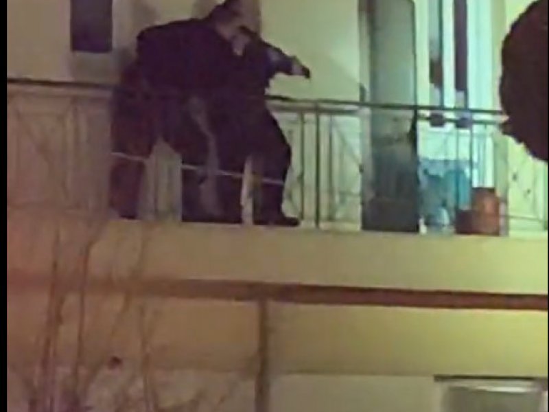 Νέα Ιωνία: Άφαντος ο διαρρήκτης που είχε μπει σε διαμέρισμα αστυνομικού - Φέρεται ότι άρπαξε το υπηρεσιακό όπλο