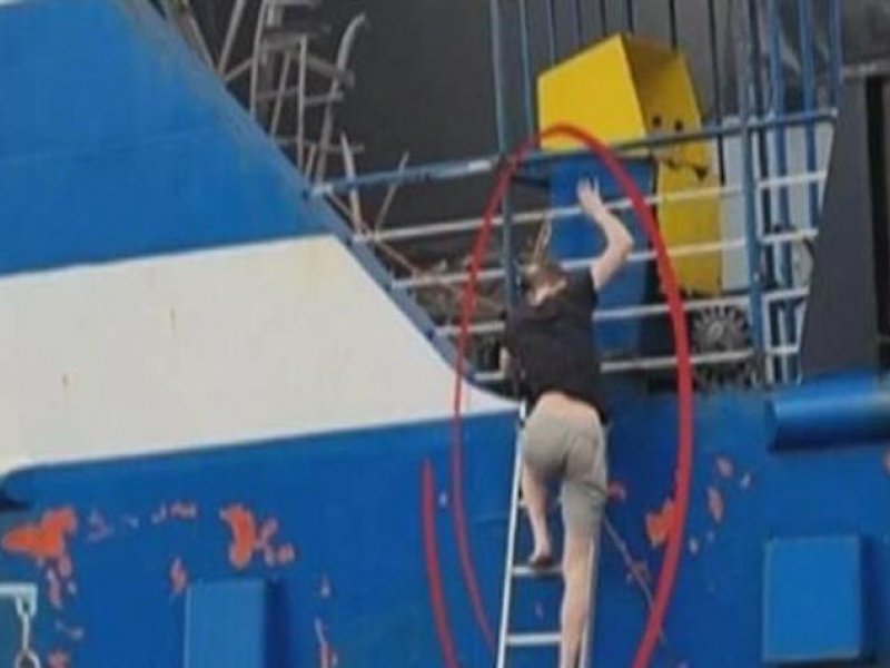 Τραγωδία στο Euroferry Olympia – Εντοπίστηκε νεκρός άνδρας στο φλεγόμενο πλοίο