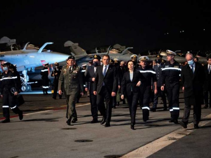 Επίσκεψη του υπουργού Εθνικής Άμυνας στο γαλλικό αεροπλανοφόρο «Σαρλ ντε Γκωλ»
