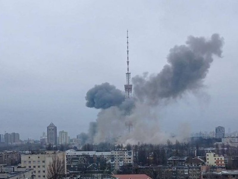 Πόλεμος στην Ουκρανία: Ξεκίνησαν οι βομβαρδισμοί στο Κίεβο