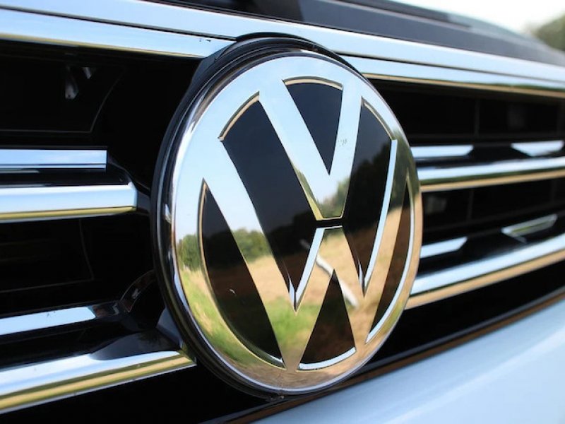Πόλεμος στην Ουκρανία: Η Volkswagen αναστέλλει τη λειτουργία των εργοστασίων της στη Ρωσία