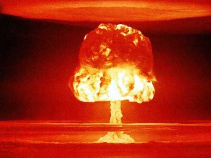 Ο Μεντβέντεφ «σπέρνει πυρηνικό τρόμο»: «Έχουμε το δικαίωμα χρήσης πυρηνικών όπλων ακόμα και κατά συμβατικής επίθεσης»