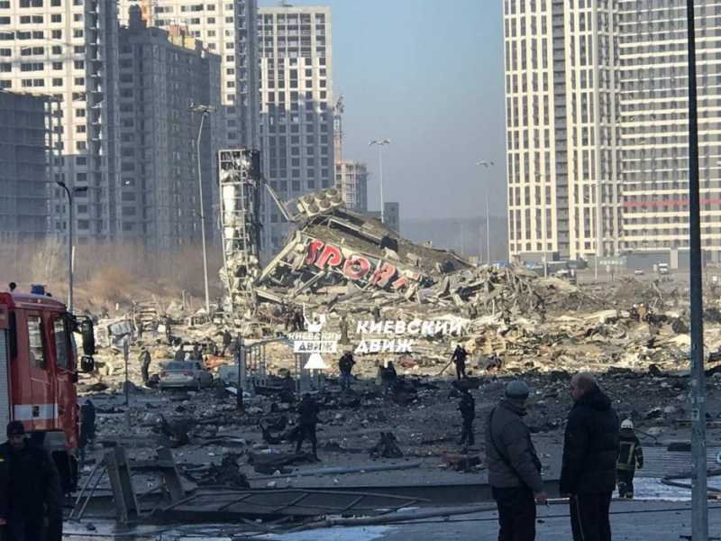 Ουκρανία: Βιβλική καταστροφή στο εμπορικό κέντρο που βομβαρδίστηκε στο Κίεβο (Βίντεο)
