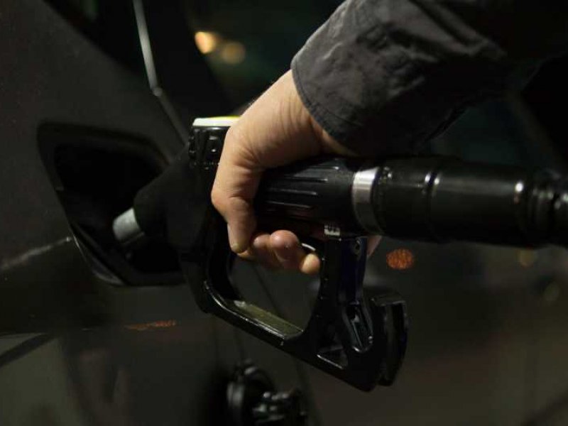 «Φωτιά» οι τιμές των καυσίμων - Στα 2,5 ευρώ το λίτρο η βενζίνη έως το τέλος της εβδομάδας (Αναλυτικός κατάλογος ανά νομό)