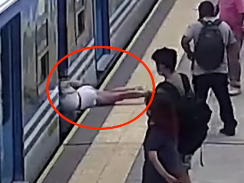 Αργεντινή: Γυναίκα λιποθυμά, πέφτει στις γραμμές τρένου και δεν παθαίνει ούτε γρατσουνιά! (βίντεο)