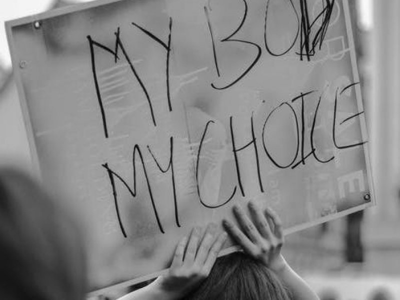 ΗΠΑ: Θύελλα αντιδράσεων στις πληροφορίες περί πιθανής άρσης του δικαιώματος στην άμβλωση