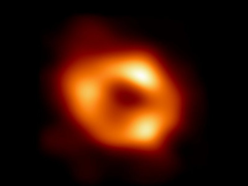 Ιστορική στιγμή: Η μεγάλη «μαύρη τρύπα» στην καρδιά του γαλαξία μας - «Φωτογραφήθηκε» για 1η φορά   