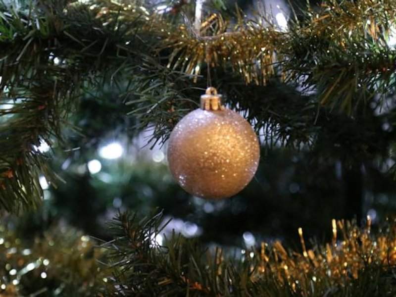 Πλατεία Κλαυθμώνος: Έκλεψαν τα στολίδια από το χριστουγεννιάτικο δέντρο