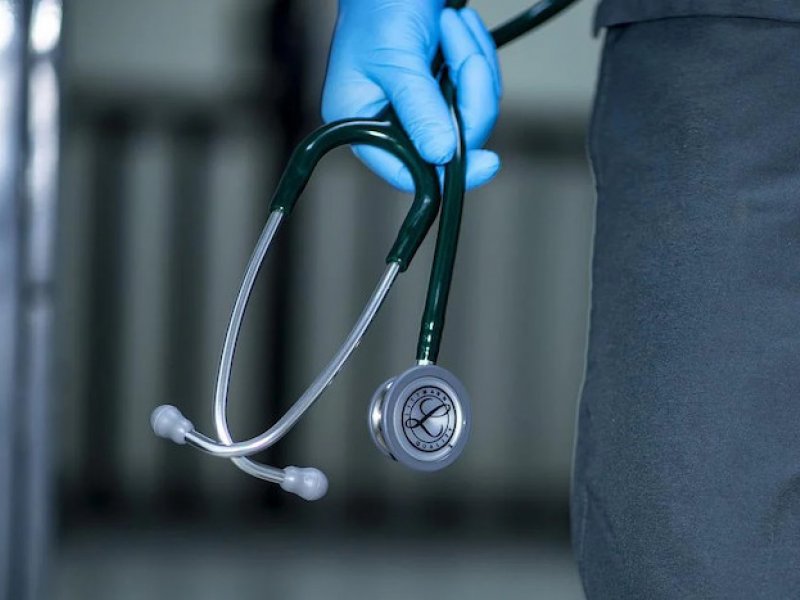 Λάρισα: Συνοδός ασθενή ξυλοκόπησε γιατρούς μέσα σε νοσοκομείο
