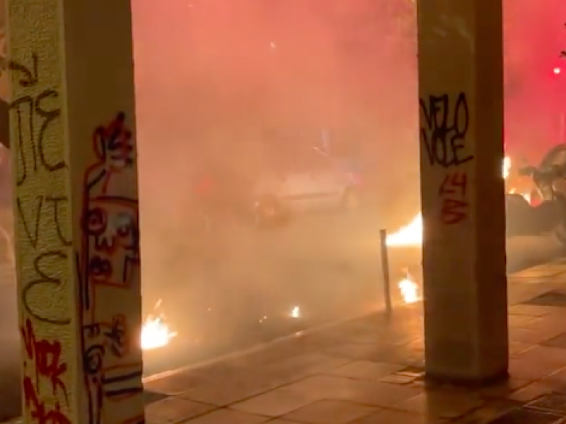 Θεσσαλονίκη: Δύο αστυνομικοί τραυματίες κατά τη διάρκεια των επεισοδίων - Τραυματίες και στην Αθήνα