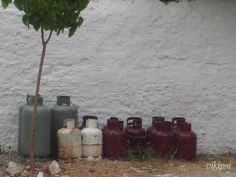 Μαγνησία: Ιερέας πήγε τον επιτάφιο δίπλα από φιάλες υγραερίου και ευχήθηκε να πέσει η τιμή του!