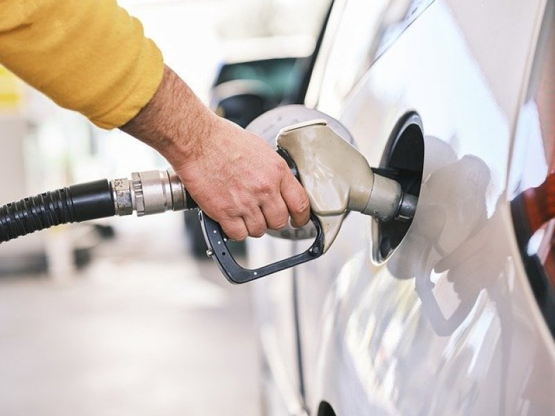 «Εφιάλτης» η τιμή της βενζίνης - πλησιάζει τα 3 ευρώ το λίτρο (Βίντεο)