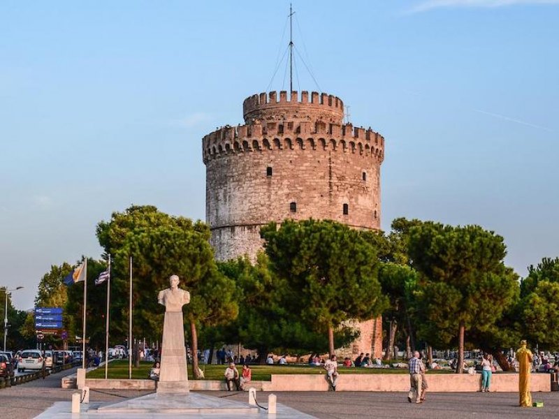  Θεσσαλονίκη: Τον μαχαίρωσε μπροστά στον Λευκό Πύργο για να του πάρει το κινητό