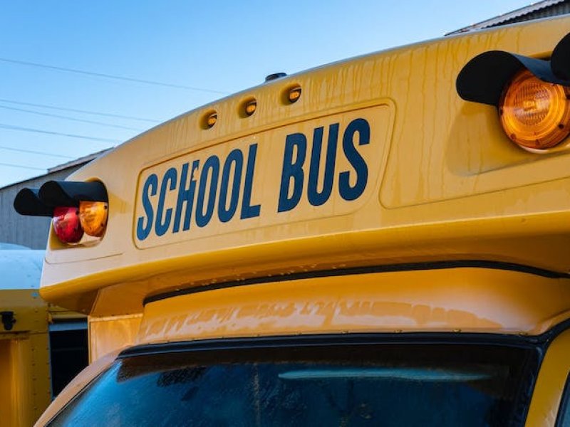 Καλύβια: Συνελήφθη οδηγός σχολικού λεωφορείου - Μετέφερε μαθητές παρότι του είχε αφαιρεθεί το δίπλωμα