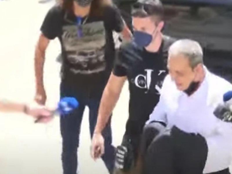 Θέμης Αδαμαντίδης: «Με είχε σαπίσει στο ξύλο», υποστηρίζει η σύντροφός του