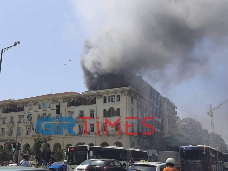 Θεσσαλονίκη-Φωτιά στο Βιομηχανικό Επιμελητήριο: Δύο διασωληνωμένοι - Εννέα άτομα στο νοσοκομείο (Βίντεο)