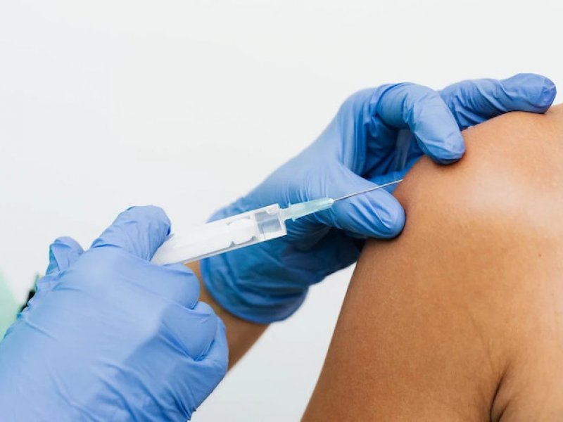  Νέα εμβόλια κατά των μεταλλάξεων εγκρίνει ο ΕΜΑ