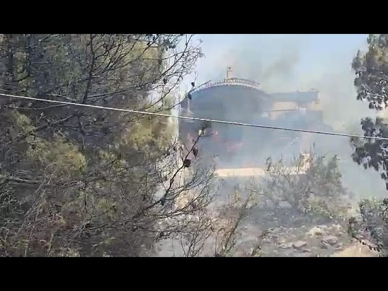 Δραματική η κατάσταση με την πυρκαγιά στην Άνω Βούλα: Εκκενώνονται σπίτια (Βίντεο)